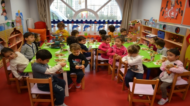 Halkalı Okyanus Koleji öğrencileri Yerli Malı ve Tutum Haftasını kutladı.