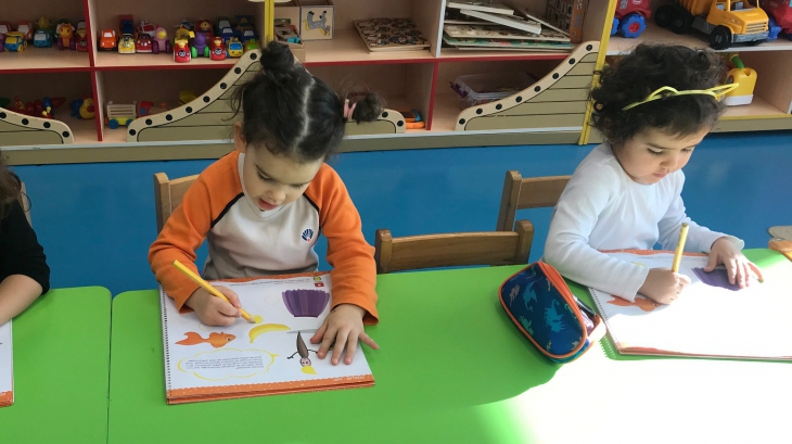 Halkalı Okyanus Koleji Okul Öncesi Çiçekler Grubu Okuma Yazmaya Hazırlık Dersinde