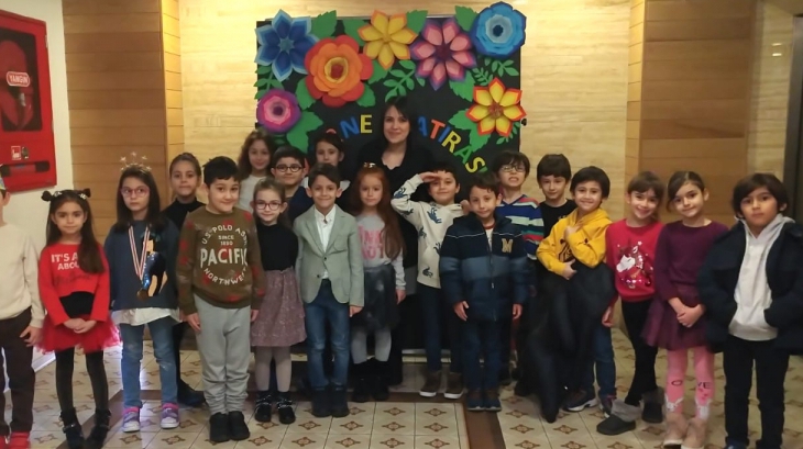 İlkokul Öğrenci Karne Sevinci Yaşıyor