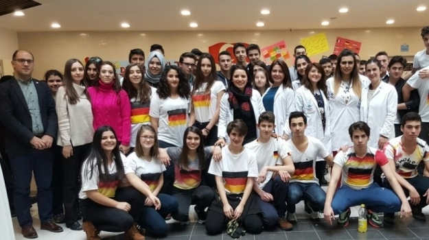İncek Okyanus Kolejinde Alman Günü Kermesi