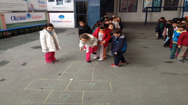 Kardeş Sınıflar'ın Sokak Oyunları Eğlencesi