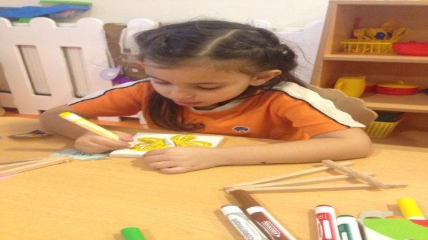 Kemerburgaz Okul Öncesi Gökkuşağı Grubu Sanat Etkinliği Yapıyor