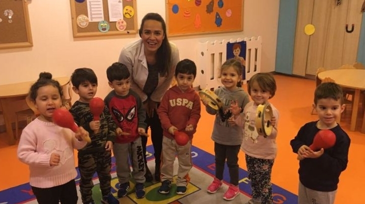 Kemerburgaz Okyanus Koleji  Çiçekler Grubu  Müzik Etkinliğinde