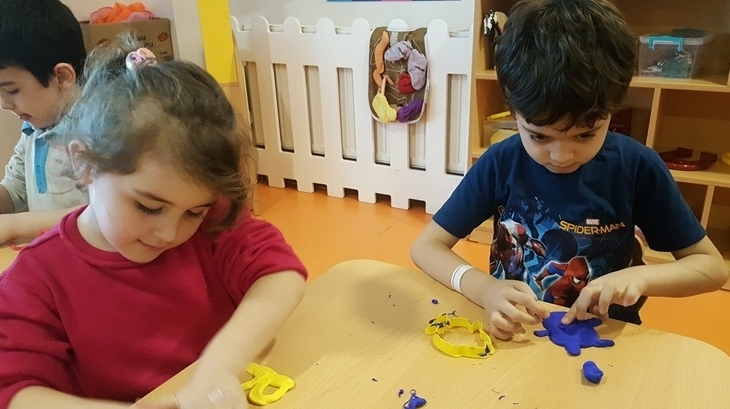 Kemerburgaz Okyanus Koleji Gökkuşağı Grubu Sanat Dersinde