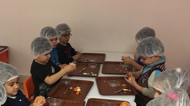Konyaaltı Kampüsü Güneş Grubu Meyve Salatası Yaptı