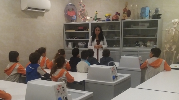Konyaaltı Okyanus 2-A Sınıfı Öğrencileri Laboratuvar Dersinde