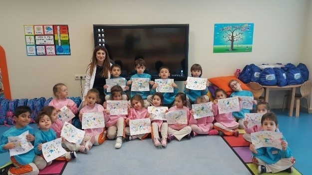 Mavişehir Gezegenler Grubu Sanat Etkinliğinde Pipetle Üfleme Çalışması Yaptılar