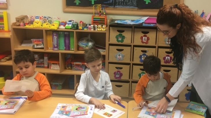 Mavişehir Okyanus Koleji Okul Öncesi Çiçekler Grubu İngilizce Dersinde
