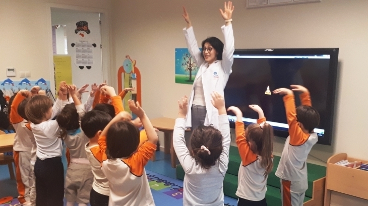 Mavişehir Okyanus Koleji Okul Öncesi İnciler Grubu Müzik Dersinde