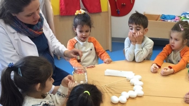 Mimaroba Okyanus Koleji Okul Öncesi Yunuslar Grubu Sanat Etkinliğinde