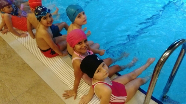 Mimarsinan Okul Öncesi Gökkuşağı Grubu Havuz Eğitiminde