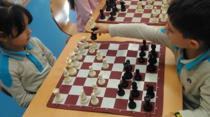 Mimarsinan Okyanus Koleji Okul Öncesi Yıldızlar Grubu Satranç Dersinde