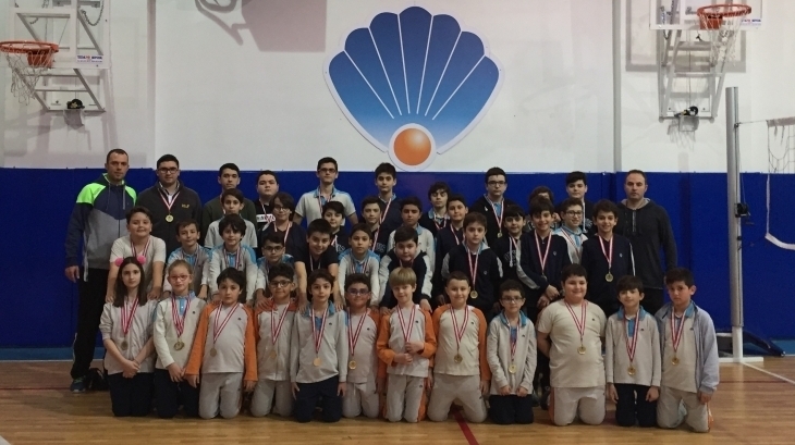Nilüfer Okyanus Kolejinde Basketbol Şampiyonları Madalyalarına Kavuştular