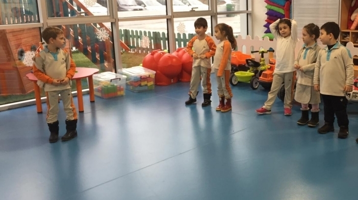 Okul Öncesi Güneş Grubu Play Time Dersinde