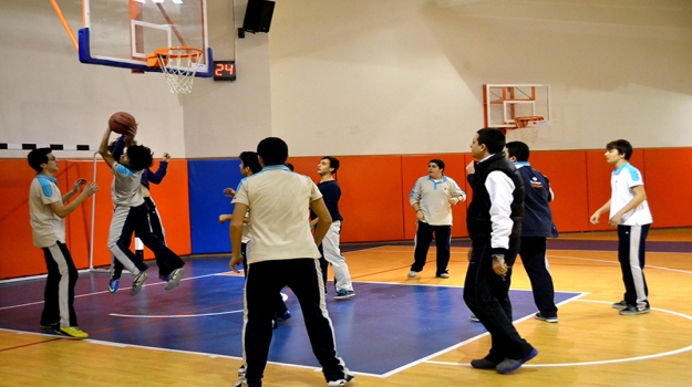 Sınıflar Arası Basketbol Turnuvası'nda Dostluk Kazandı