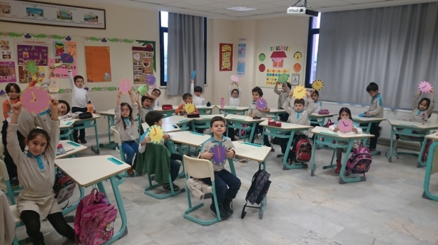 Sancaktepe Okyanus 1-A Minikleri Saatleri Öğreniyor