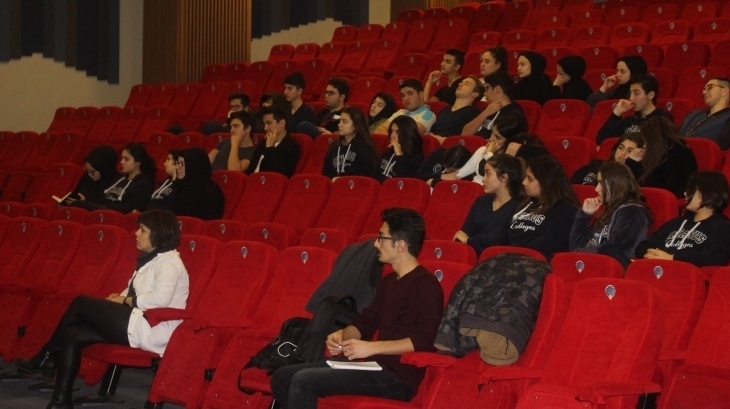 11.Sınıf Öğrencilerimize "Yurt Dışı Eğitim Semineri" Yapıldı