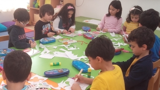 ADANA OKYANUS KOLEJİ ANAOKULU YILDIZLAR SINIFI SANAT ETKİNLİĞİNDE