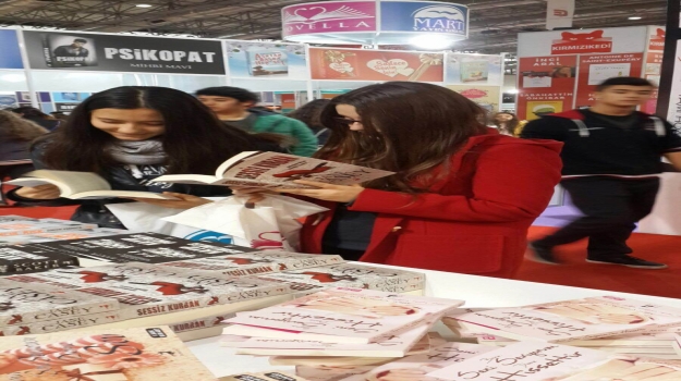 Adana Okyanus Koleji Lise Öğrencileri Kitap Fuarı'nda