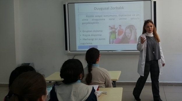Adana Ortaokulu Rehberlik ve Psikolojik Danışmanlık Birimi Her Yönü İle ‘Zorbalık’ Konusunu Tüm Sınıflarda İşledi