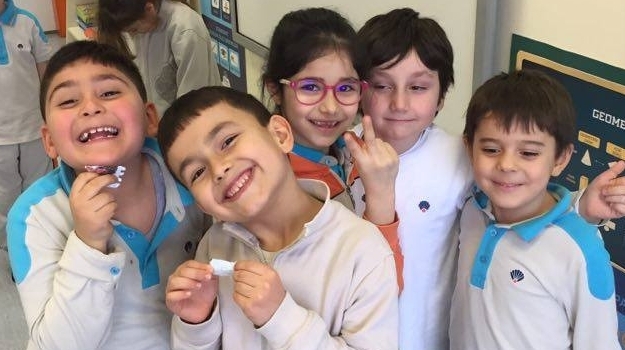 Ataşehir Üstün Zekalılar 1-D Sınıfı Öğrencileri Sesli ve Sessiz Harfleri Öğreniyor