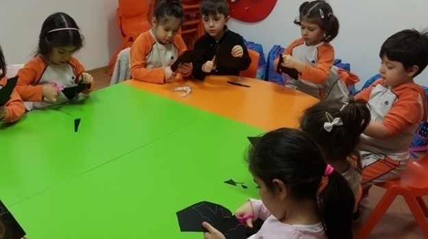 Bahçelievler Okyanus Okul Öncesi Deniz Yıldızları Grubu Sanat Dersinde