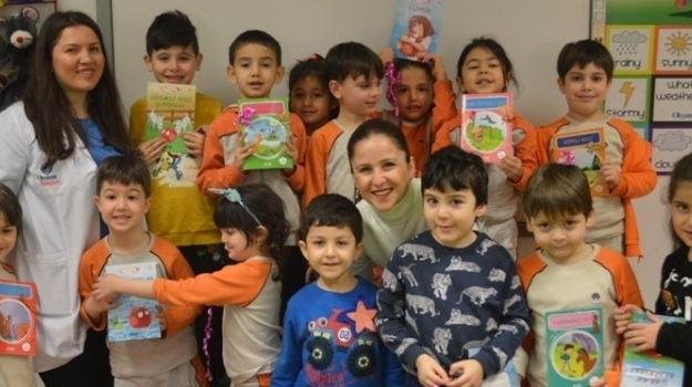 Bahçelievler Okyanus Okul Öncesi Yıldızlar Grubu Öğrencileri Aile Katılım Etkinliğinde Gülçin Hanım İle Beraber