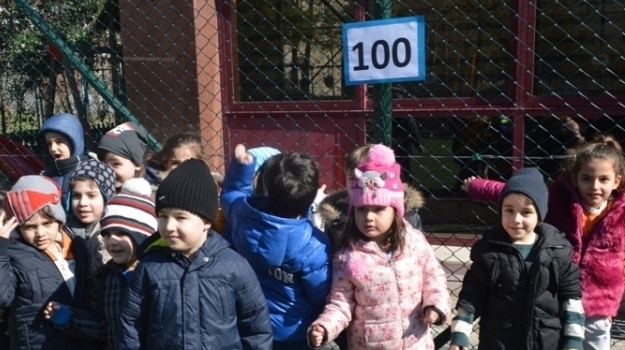 Bahçelievler Okyanus Okul Öncesi Yıldızlar Grubu Öğrencileri Oyun Dersinde Sayıları Öğreniyor