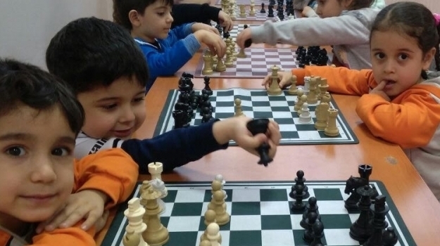 Bahçeşehir Yağmur Grubu Satranç Etkinliğinde