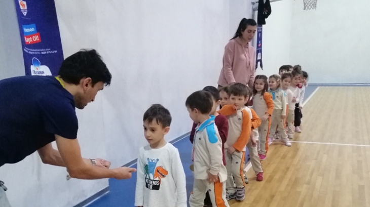 Bayrampaşa Okyanus Koleji Okul Öncesi Deniz Yıldızı Grubu Beceri Koordinasyon Dersinde