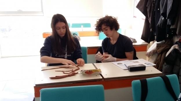 Beykent Anadolu Lisesi 9.Sınıf Öğrencileri Kil Çalışması İle Göktürk Alfabesini Öğreniyor