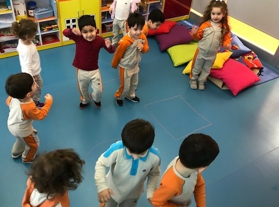 Beykent Okyanus Koleji Çiçekler Grubu Oyun Etkinliğinde