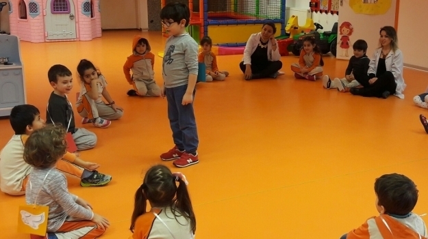 Beykent Okyanus Koleji Gökkuşağı Grubu Ingilizce Bilingual dersinde