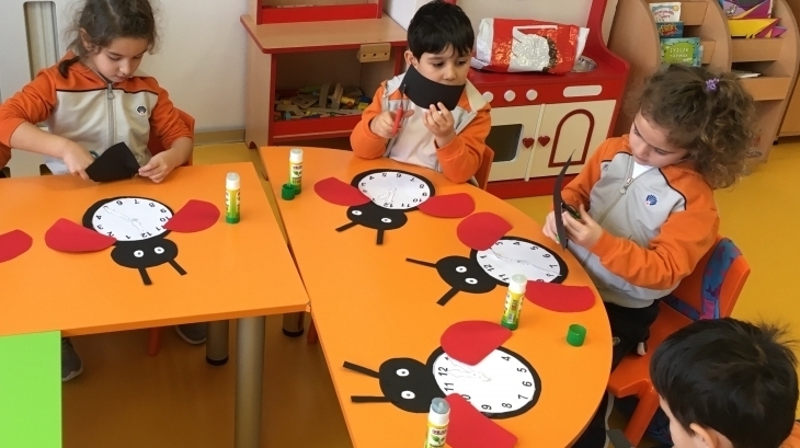 Beykent Okyanus Koleji Okul Öncesi Balıklar Sınıfı Sanat Etkinliği Dersinde