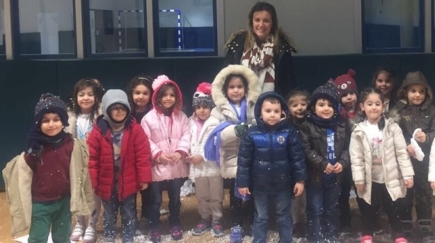 Beykent Okyanus Koleji Okul Öncesi Balıklar Grubu  Kar Partisi Yapıyor