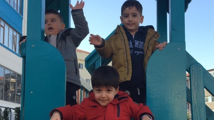 Beykent Okyanus Koleji Okul Öncesi Çiçekler Sınıfı Bahçede Oyun Etkinliğinde