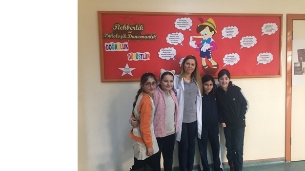 Beylikdüzü Ortaokulunda “Doğruluk-Dürüstlük” Konulu Rehberlik Panosu