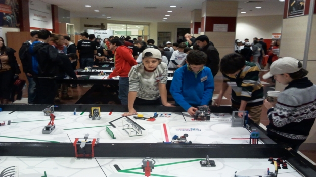 Beylikdüzü Okyanus Ortaokulu First Lego League Robot Turnuvası'nda