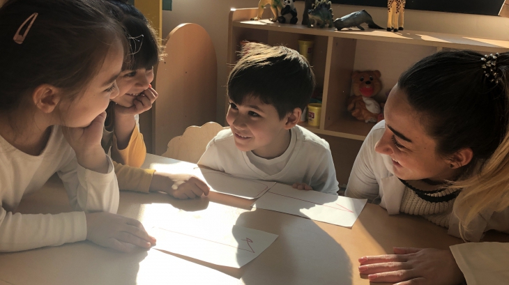 Bornova Okyanus Koleji Okul Öncesi Yıldızlar, Bulutlar ve Gezegenler Sınıfları Yaratıcı Drama Dersinde