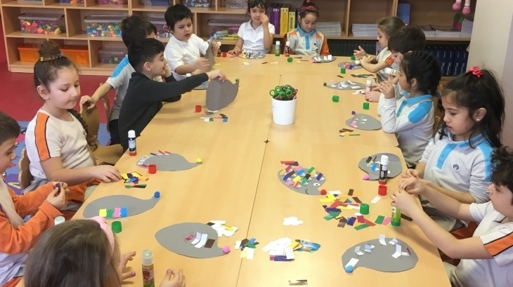 Çekmeköy Okyanus Koleji Gökkuşağı Grubu Öğrencileri Sanat Etkinliğinde Kirpi Yapıyor