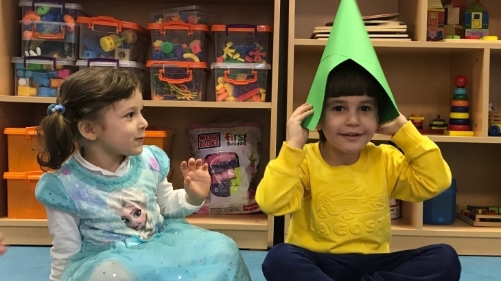 Çekmeköy Okyanus Koleji, Okul öncesi Çiçekler Grubu İngilizce Playtime Dersinde