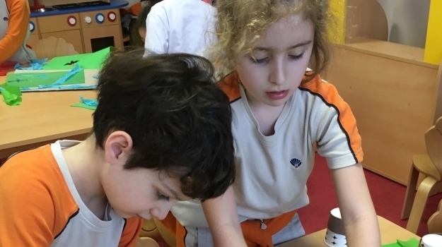 Çekmeköy Okul Öncesi Yıldızlar Grubu Sanat Etkinliği Dersinde