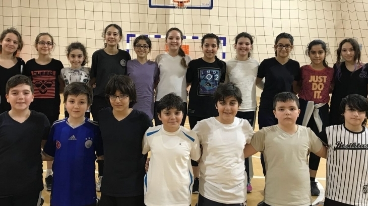 Çekmeköy Okyanus Ortaokul Kademesi Voleybol Müsabakalarına Hazırlanıyor