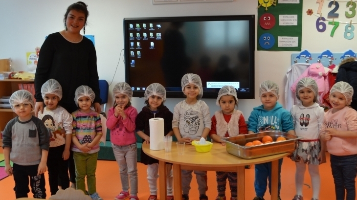 Çiçekler Sınıfı 'Meyve Suyu Yapıyoruz' Etkinliğinde