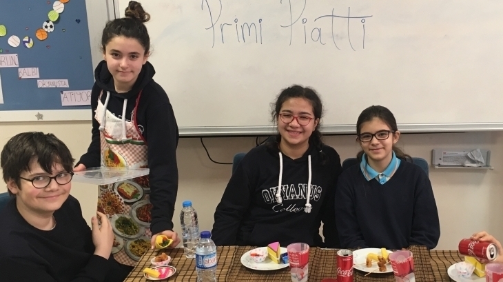 7-A Sınıfı Öğrencileri Life Skills Dersinde Öğrendiklerini Role Play Çalışması İle Tekrar Ettiler