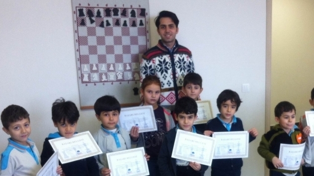Eryaman İlkokul Kademesinde Satranç Başarı Belgeleri Verildi