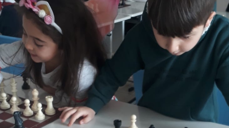 Eryaman Okyanus Koleji Okul Öncesi Kademesi Öğrencileri santranç dersinde genel tekrar yaptılar.