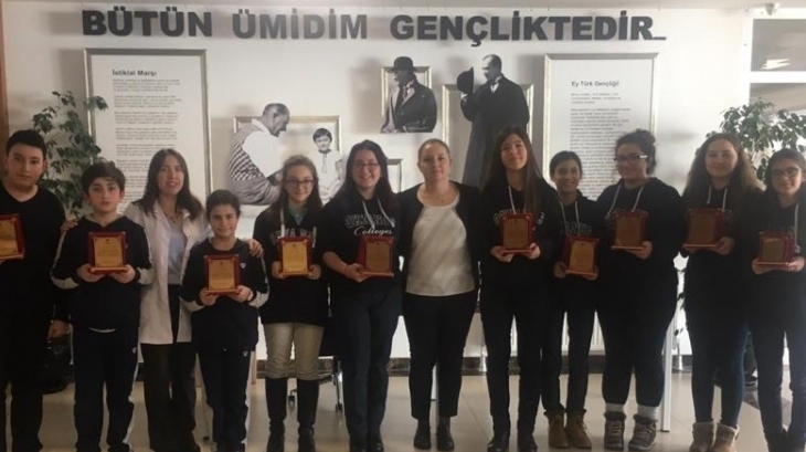 Eryaman Okyanus Koleji Ortaokul Kademesi Öğrencileri Plaketlerini Aldı
