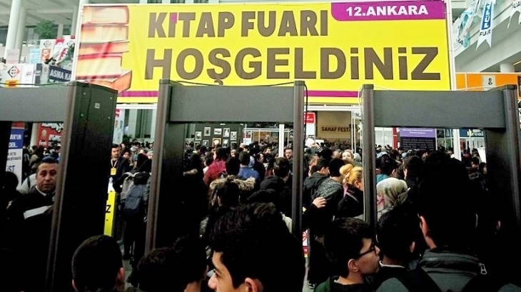 Eryaman Okyanus Koleji Ortaokul Kademesi ATO Congresium’da bu yıl 12.'si Düzenlenen Ankara Kitap Fuarındaydı