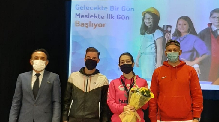 Gelecekte Bir Gün Meslekte İlk Gün Projesi Devam Ediyor